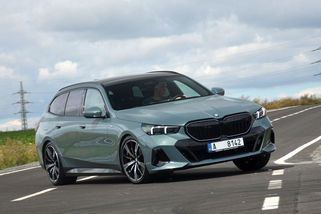 Jak ušetřit při koupi pětkového BMW skoro 800 tisíc? Stačí nekupovat úplně nové... i zánovní ojetina udělá skvělou službu - Garáž.cz